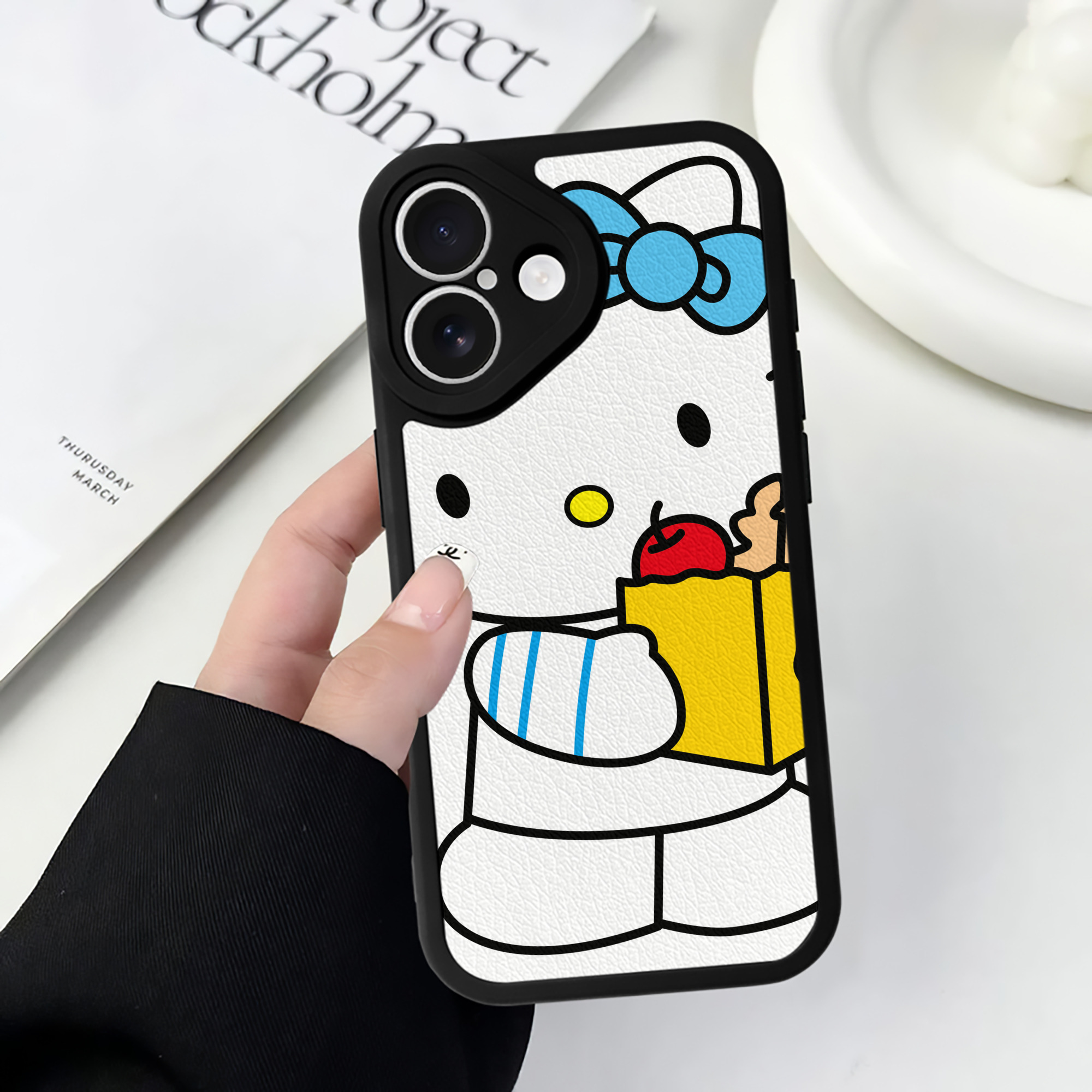 （画像用） Hello Kitty ハローキティ 【iPhone 16シリーズ対応】シリコンスマホケース（レザー調） 材質：シリコン